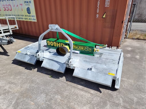 Major Centre Mounted Topper 909HD for Topping Paddocks
