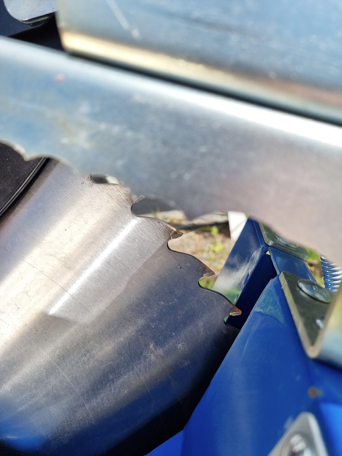 R700 Saw Blade Closeup small