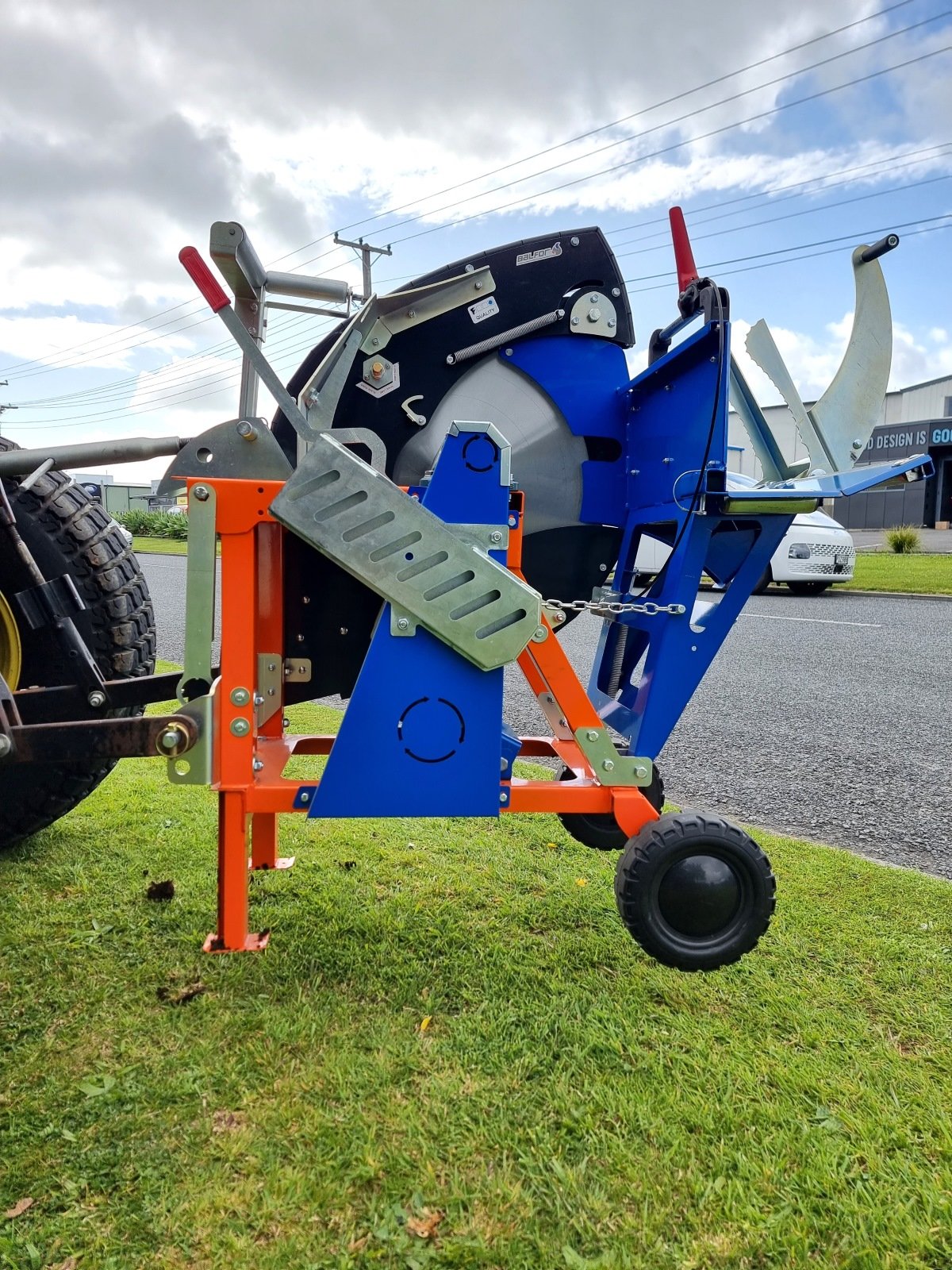 R700 Sawbench Side View - Small