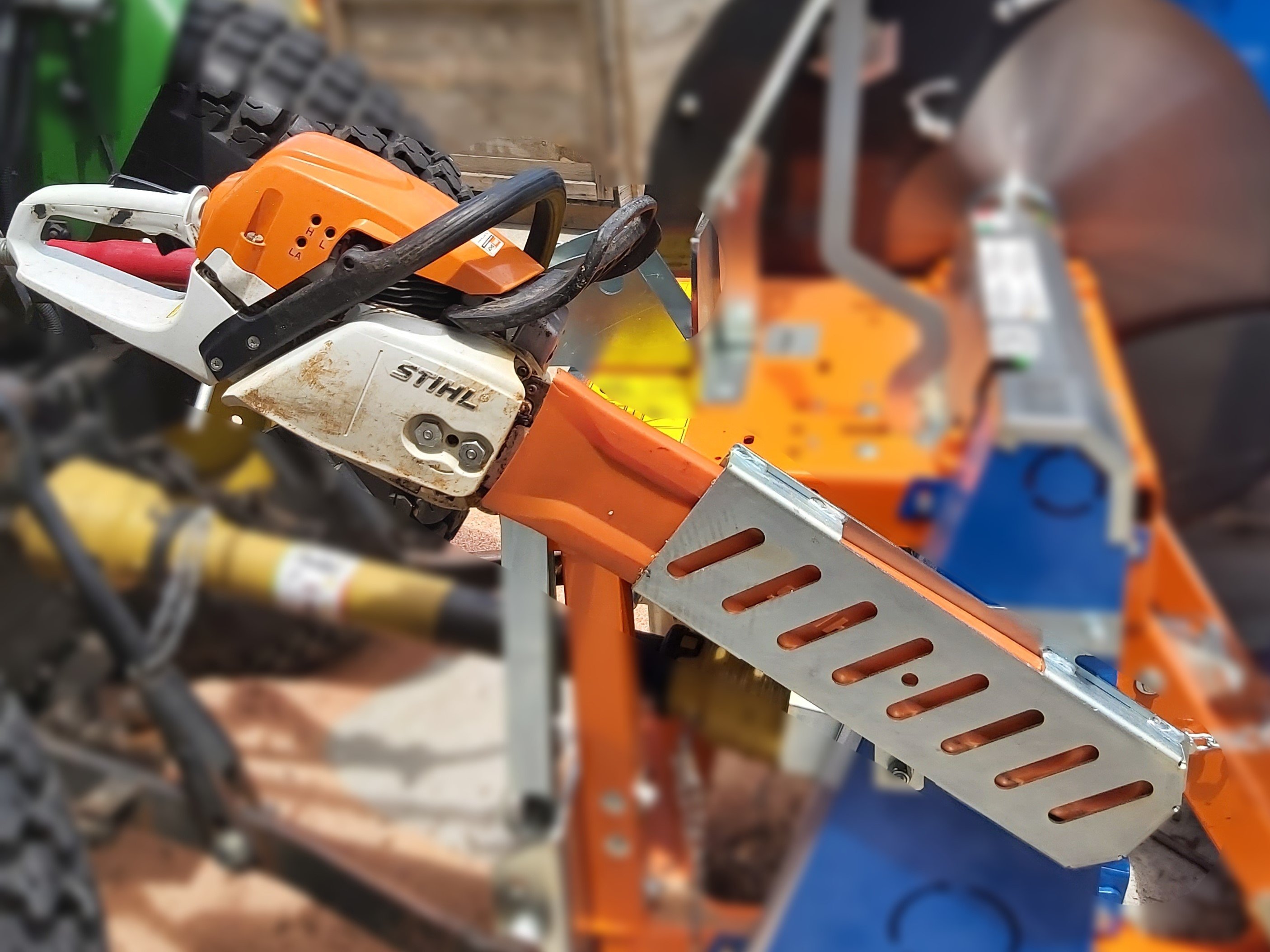 R700_Shark_Chainsaw_Holder_cropped